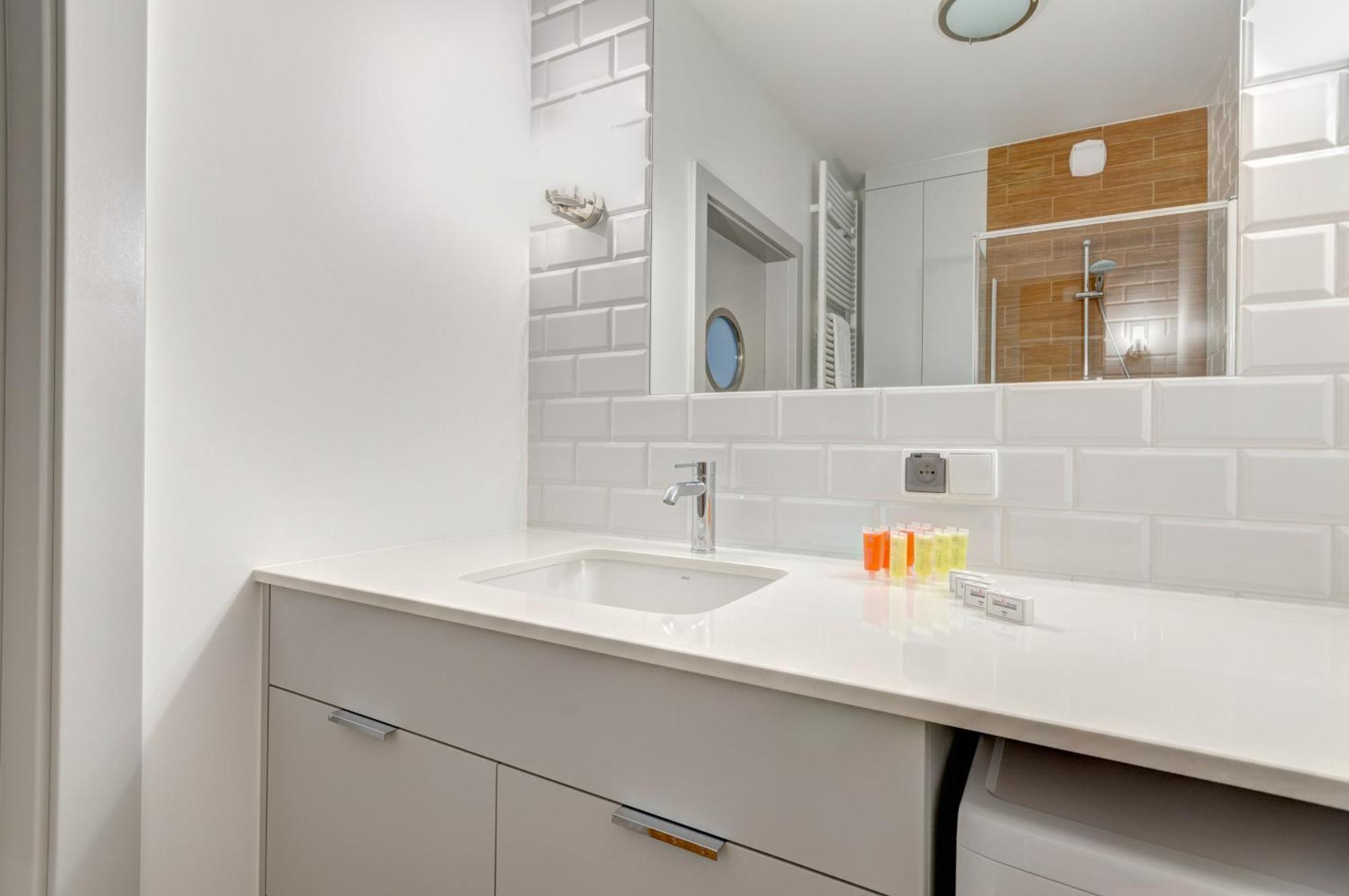 Dom & House - Apartments Nowa Motlawa Гданск Екстериор снимка